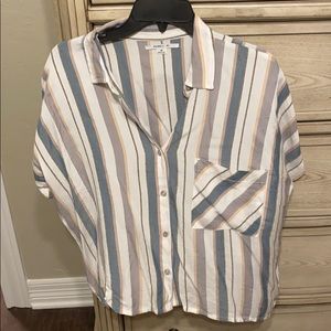 Short sleeve button up